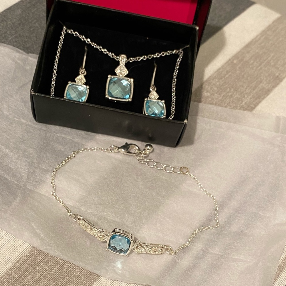 Earring, necklace and bracelet set